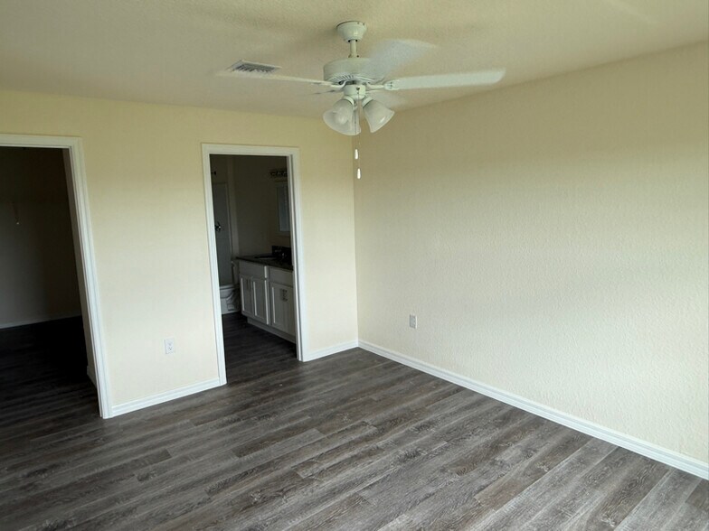 Building Photo - 7038 Lotus Cir