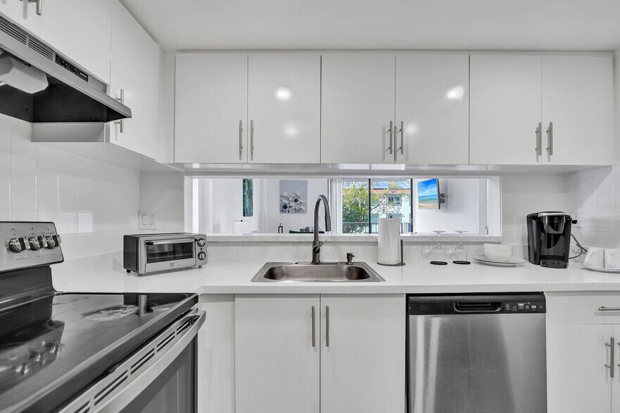 Building Photo - 777 NW 155th Ln