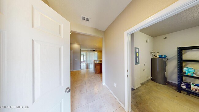 Building Photo - 13950 Berryview Rd