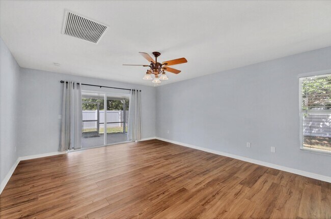 Building Photo - 2821 Embassy Rd