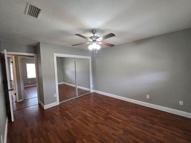 Building Photo - Arlington Townhome - 3 Bedroom 2.5 Bath