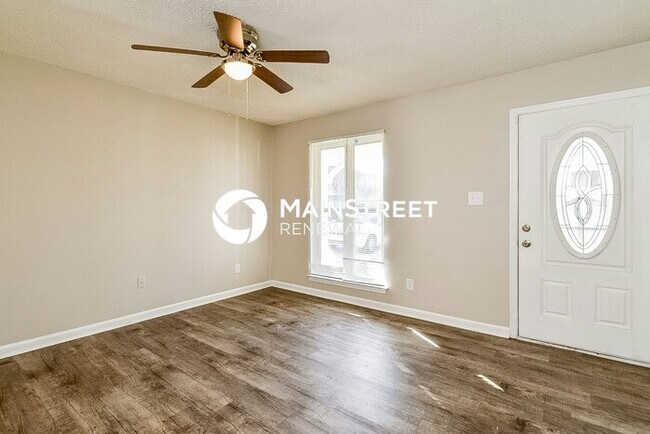 Building Photo - 3 Bedroom Pet-Friendly Home in Memphis, TN with Main Street Renewal