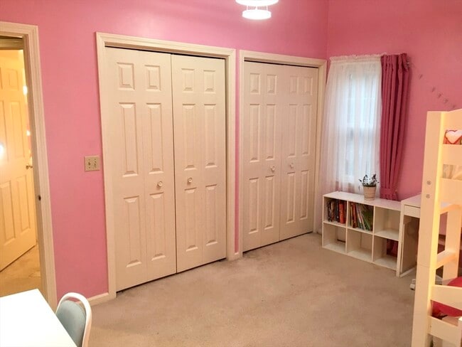 Building Photo - 19 Hillando Dr