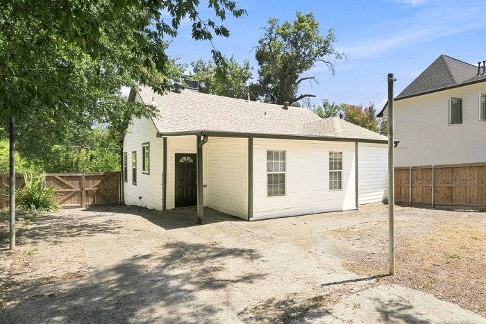 Building Photo - 823 Havendon Cir