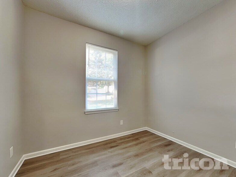 Building Photo - 309 Patrick Ave SW