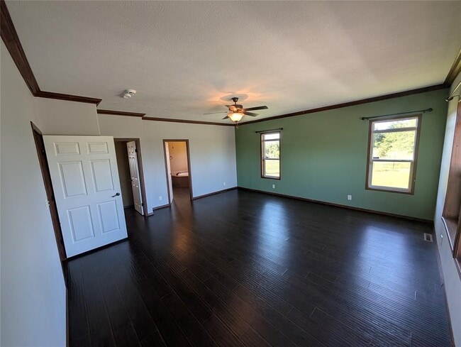 Building Photo - 13908 Kelly Dr