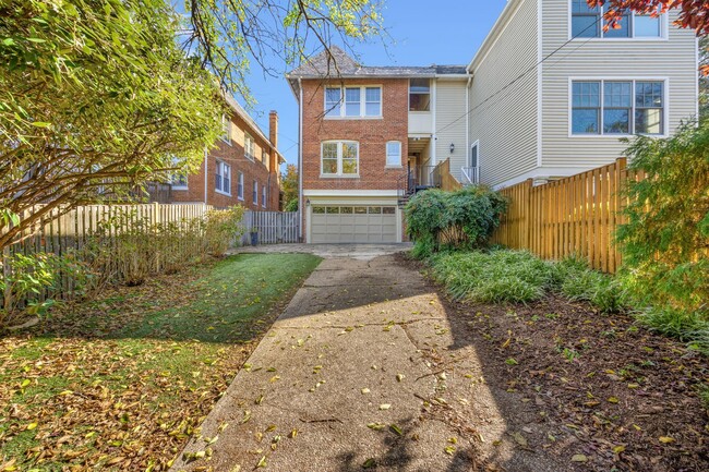 Building Photo - 2814 Bellevue Terrace NW