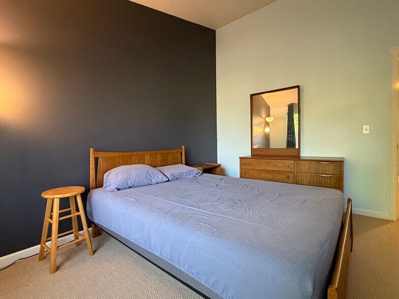 Building Photo - 10743 SW Canterbury Ln