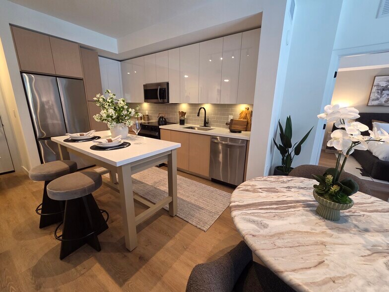 Building Photo - 1550 NE 124th St