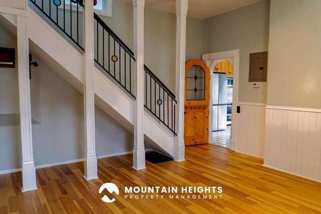 Building Photo - 235 Reed Ave N