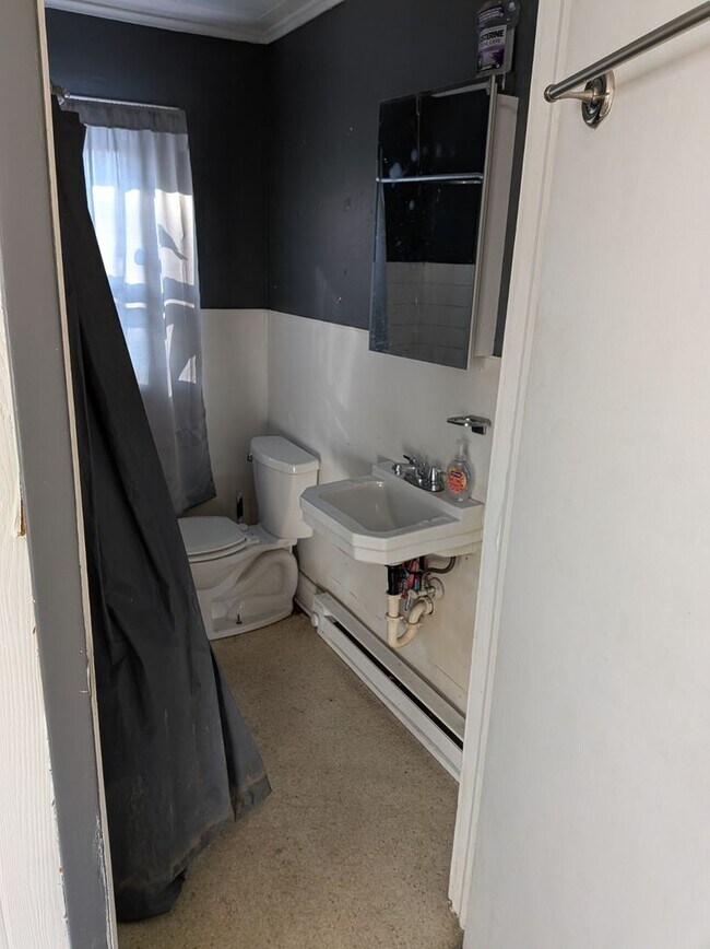 Building Photo - 1221 Eynon St