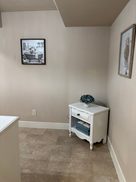 Building Photo - 6836 Meadow Rain Way