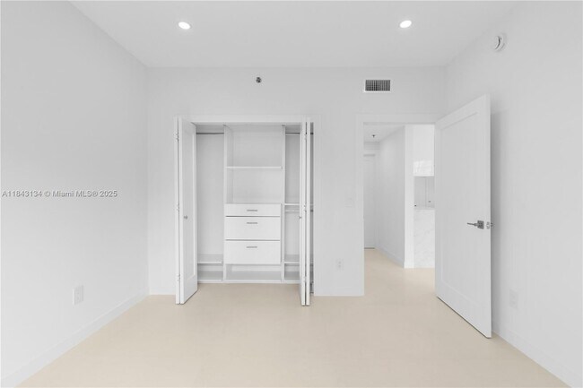 Building Photo - 3215 NE 184th St
