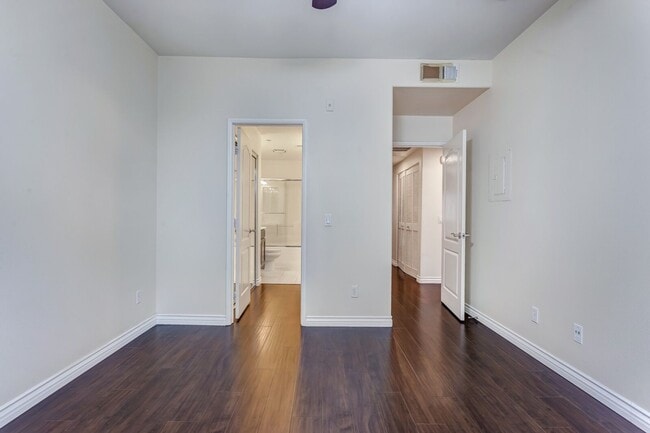 Building Photo - Lux 2 Bed 2 Bath Condo at the Spectrum!