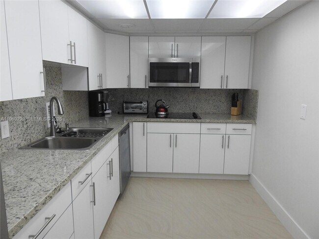 Building Photo - 3901 S Ocean Dr