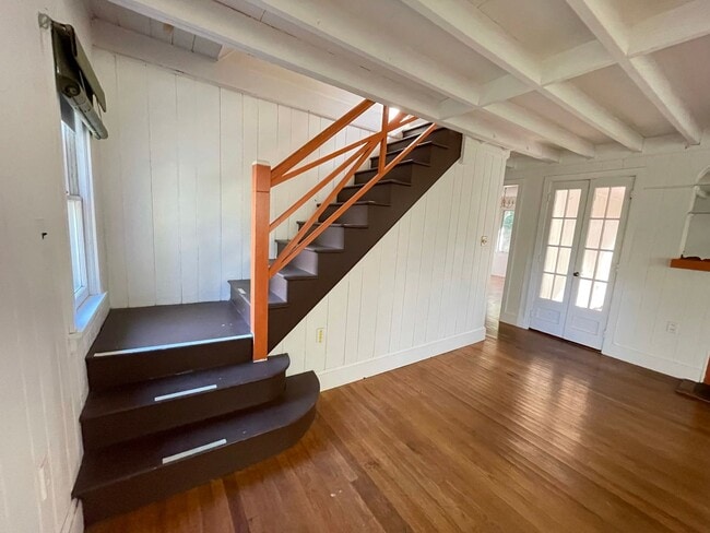 Building Photo - Two-Bedroom House