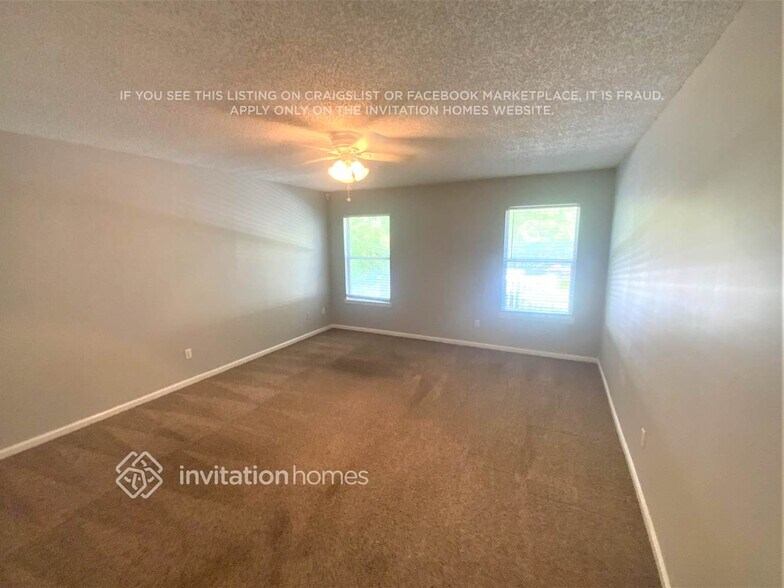 Building Photo - 5666 Plum Hollow Dr W