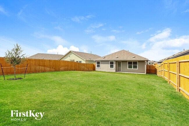 Building Photo - 10719 Vinateros Dr