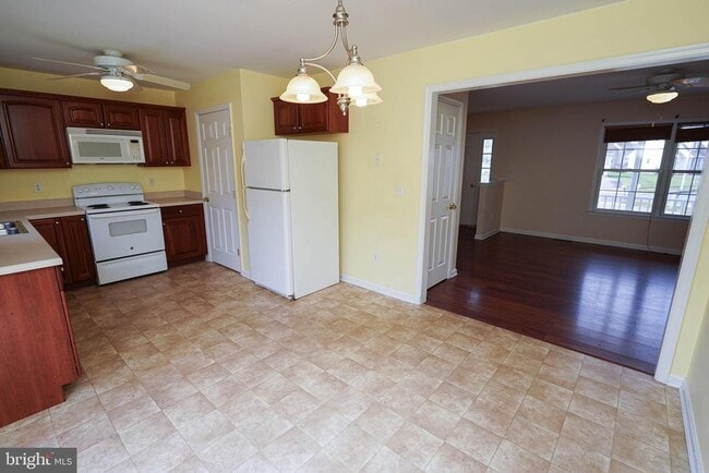 Building Photo - 1331 Aspen Dr