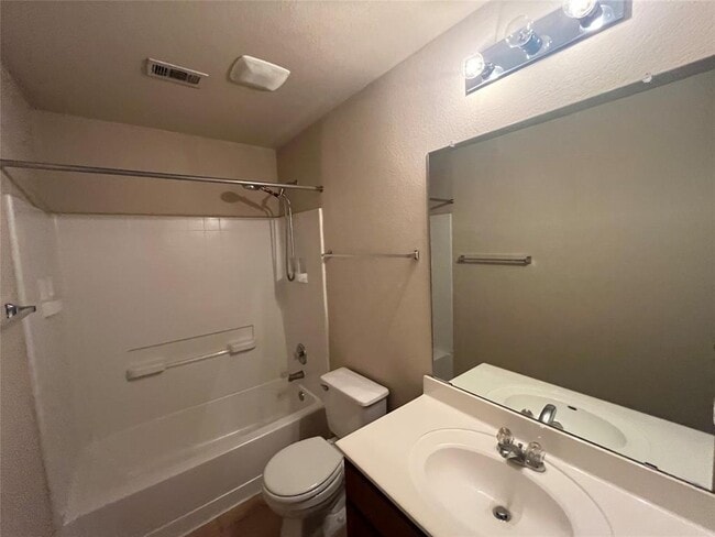 Building Photo - 221 Gainer Dr