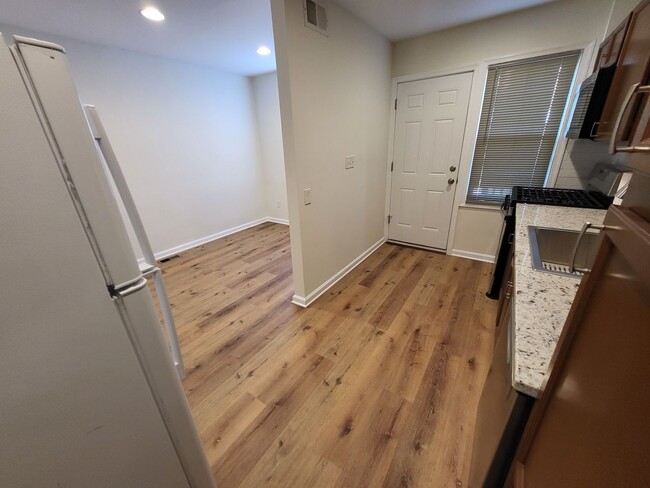 Building Photo - 3 Bed w/ Finished Basement