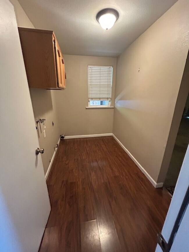 Building Photo - Beautiful 3 Bedroom 2 Bathroom in Farmersville!!