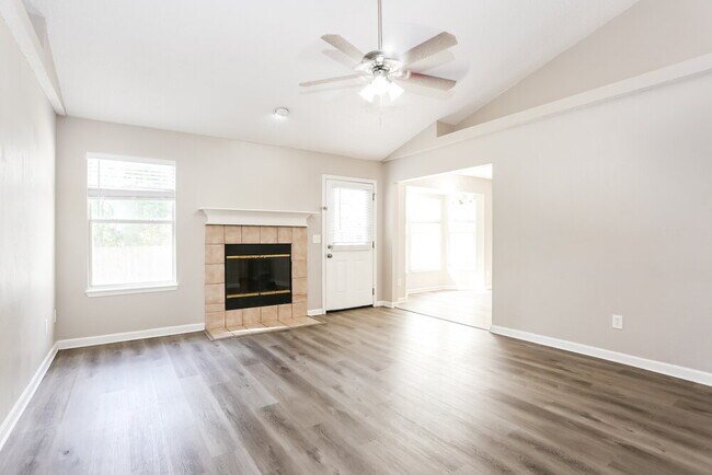 Building Photo - 548 Edward Rutledge St