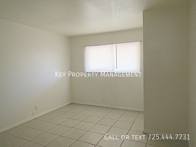 Building Photo - 2 BEDROOM 1 BATH UNIT NEAR THE STRATOSPHER...