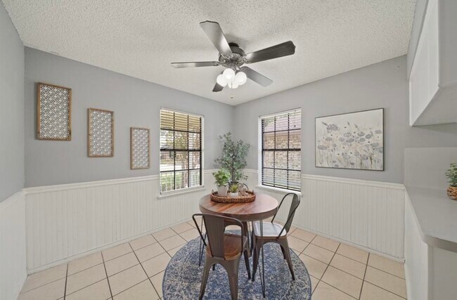 Building Photo - 3210 Pebble Lake Dr