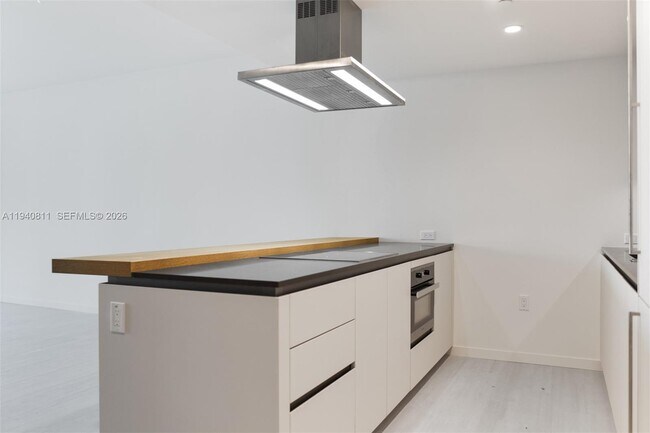 Building Photo - 1000 Brickell Plaza