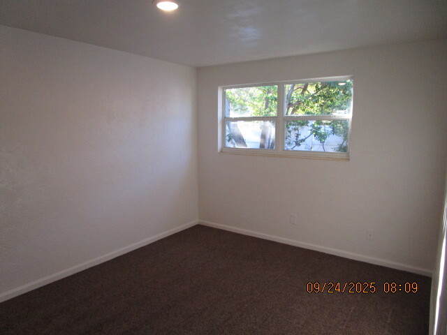 Building Photo - 715 Essex Rd