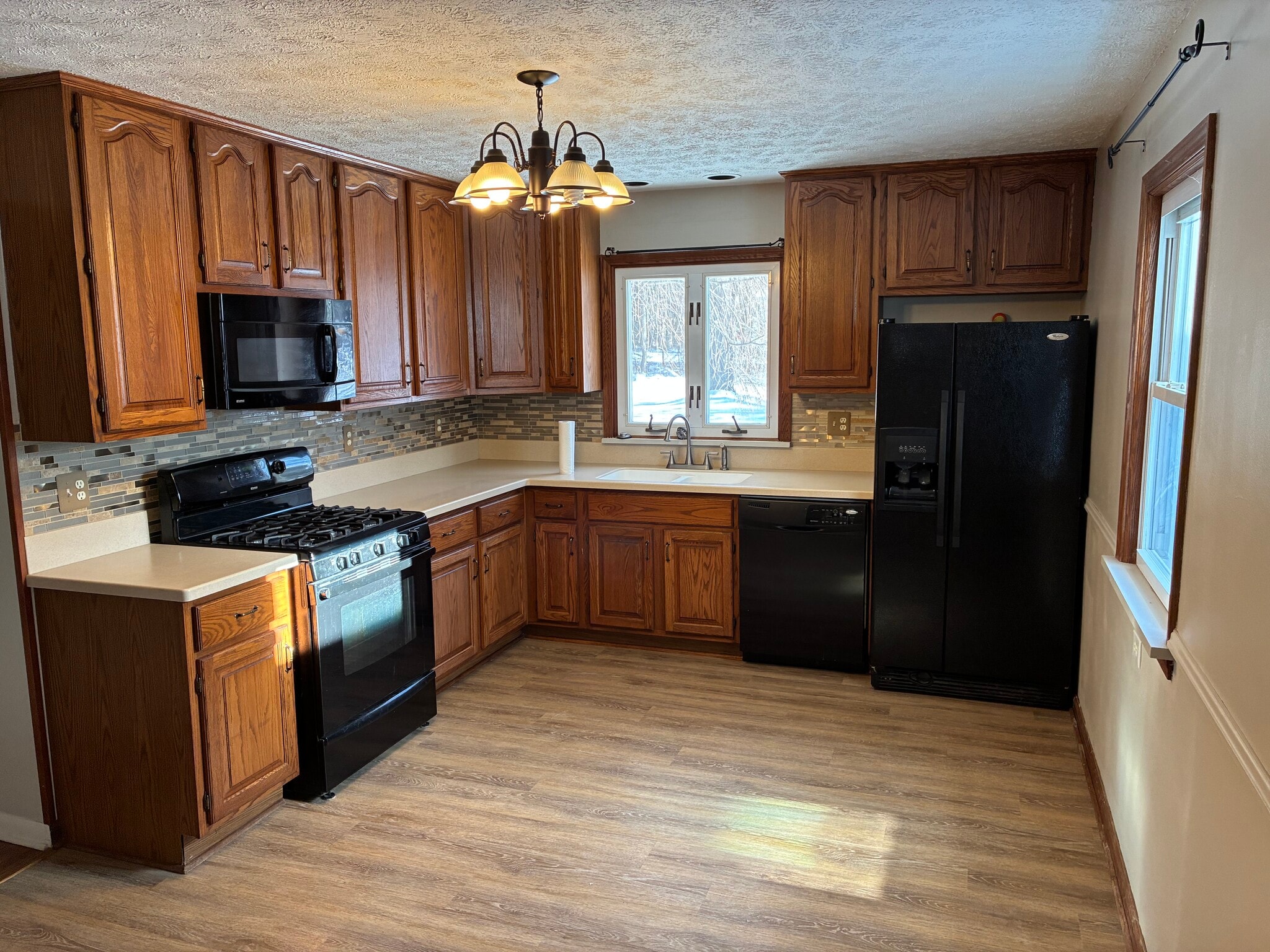 Kitchen with gas oven - 28 Ramblewood Dr