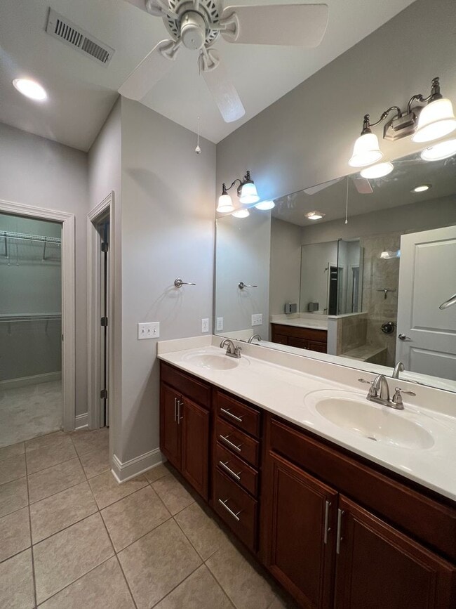 Building Photo - Beautiful 2 Bed 2 Bath Townhome in Southern Pines