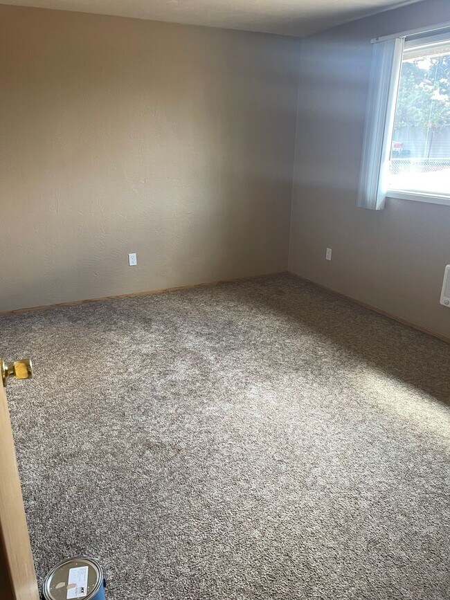 Building Photo - 00340-1554/1555 Wedgewood