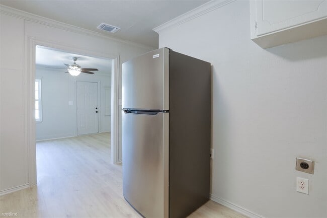 Building Photo - 2 br, 1 bath House - 221 Porter Drive