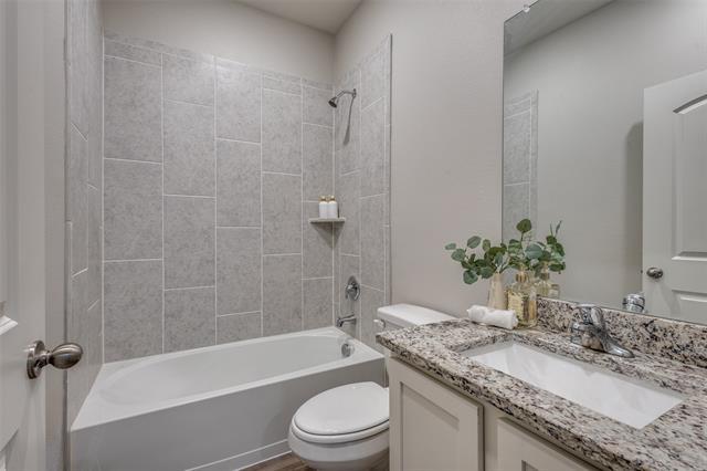 Building Photo - 304 Aceves Ct