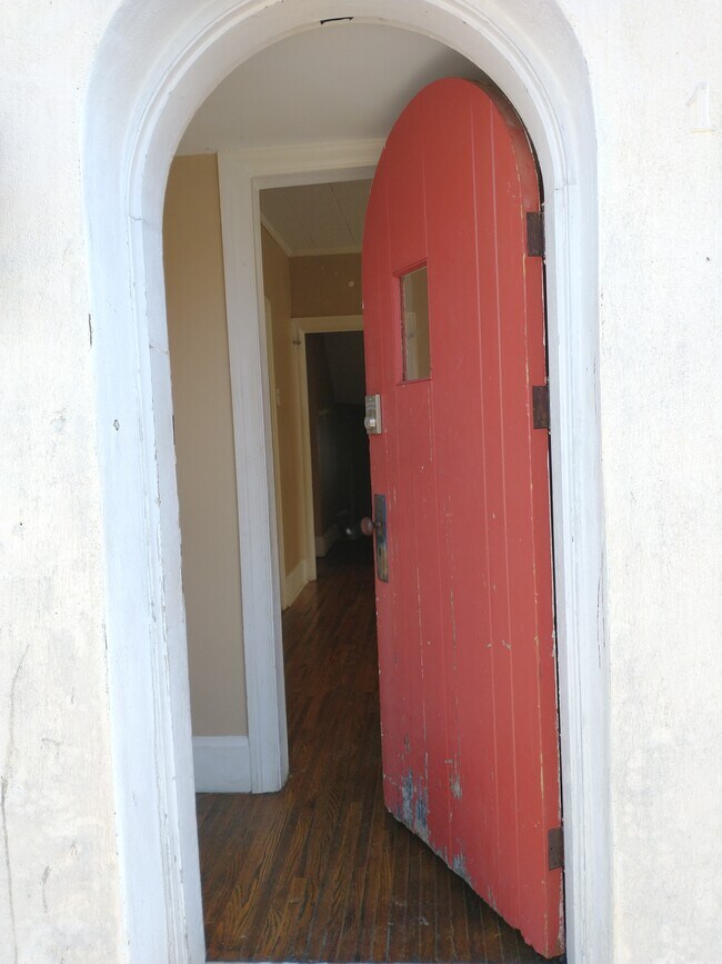 Building Photo - 119 Church St