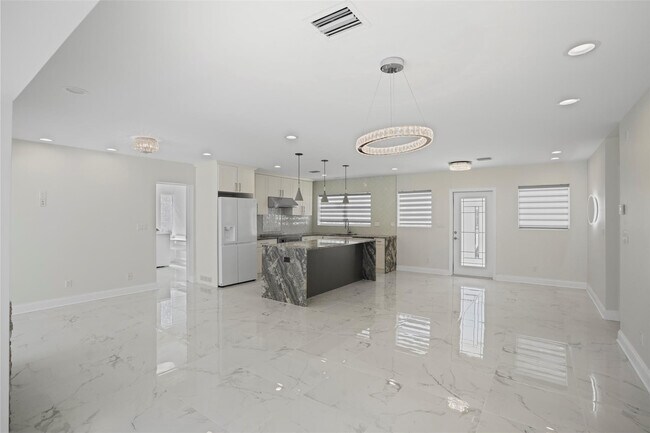 Building Photo - 2116 SE 18th St