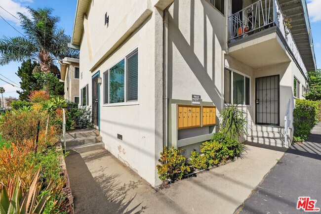 Building Photo - 425 W Regent St