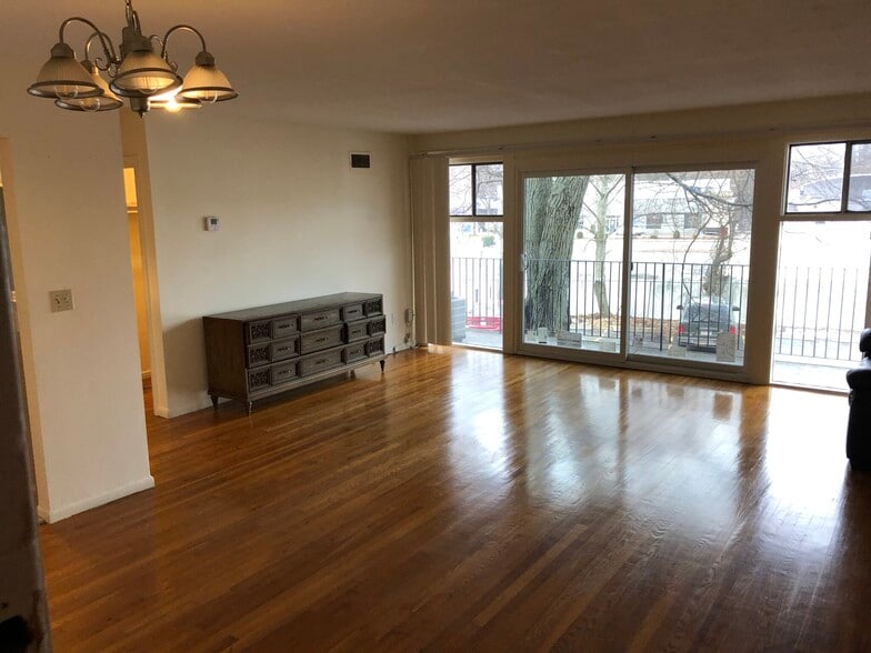 Primary Photo - 223 Central St