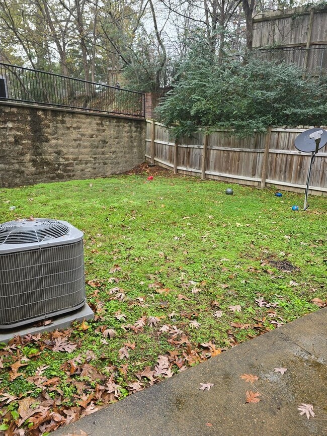 Building Photo - Townhouse for Lease