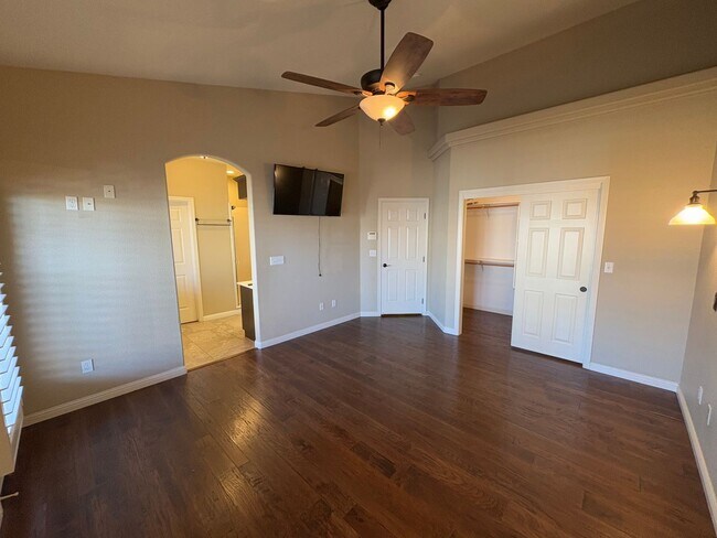 Building Photo - NW Visalia home available coming soon!