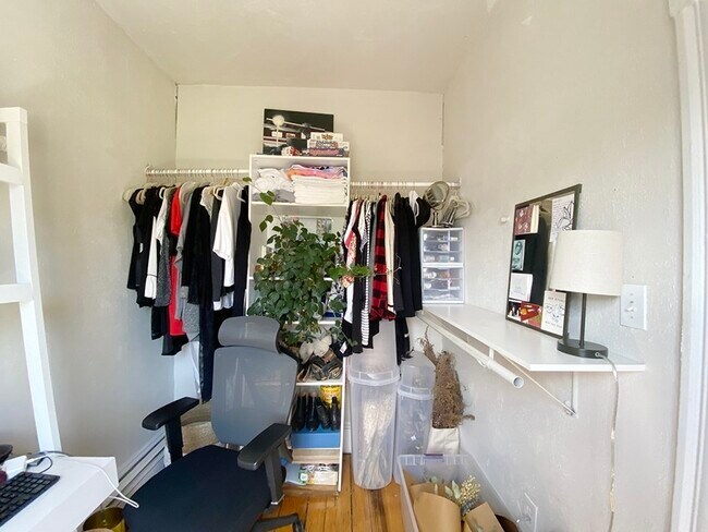 Building Photo - 496 Sumner St