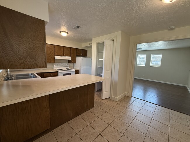 Building Photo - 398 W 4525 S