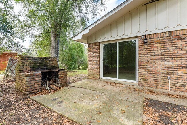 Building Photo - 207 Cache Cir