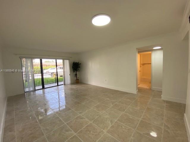 Building Photo - 650 NE 149th St