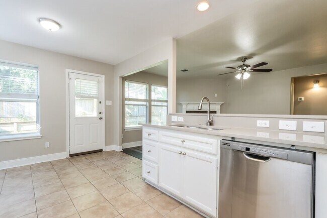 Building Photo - 18469 Sunrise Oaks Ct