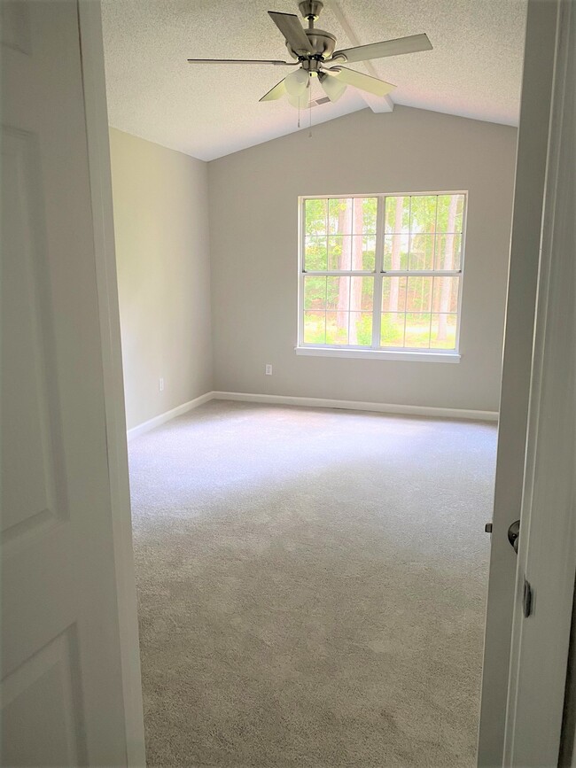 Building Photo - 906 Riverwalk Way