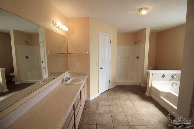 Building Photo - 10878 Country Ostrich Dr