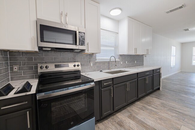 Building Photo - 11915 Greenmesa Dr